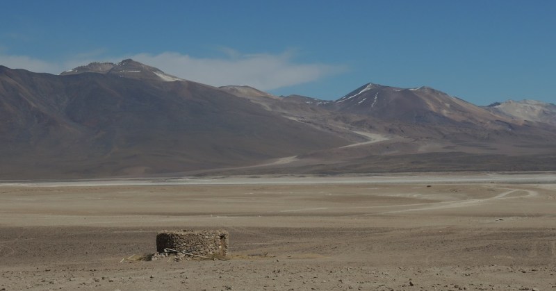 Ce qui embellit le désert, c'est qu'il cache un puits quelque part (Saint-Exupéry)